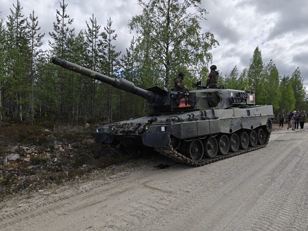 Leopard 2A4FIN 'knocked out' by NLAW